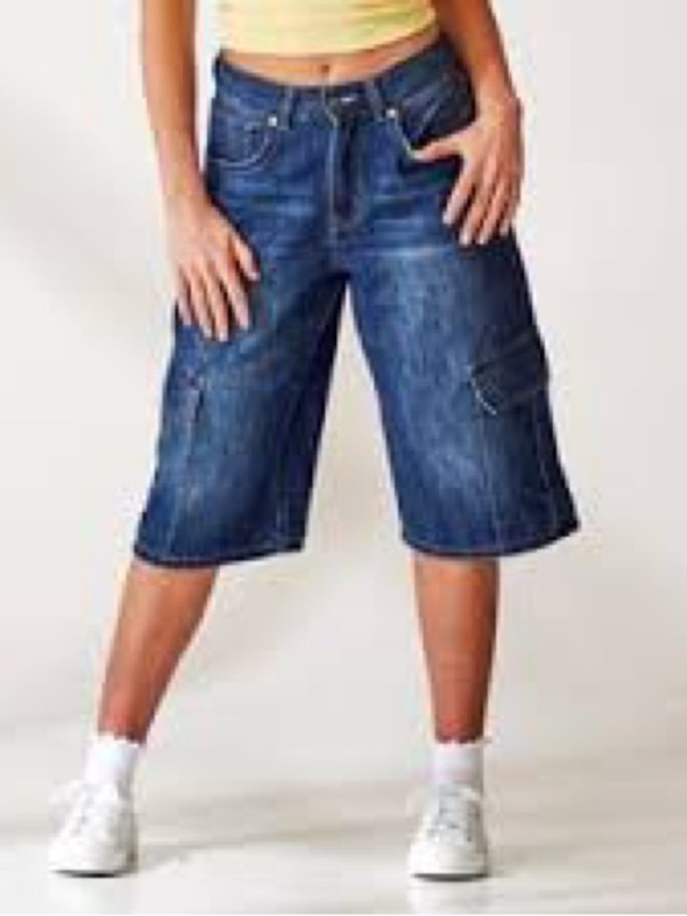 YMI DENIM CARGO JORTS SIZE 3/26 EUC Medium Wash Bermuda
